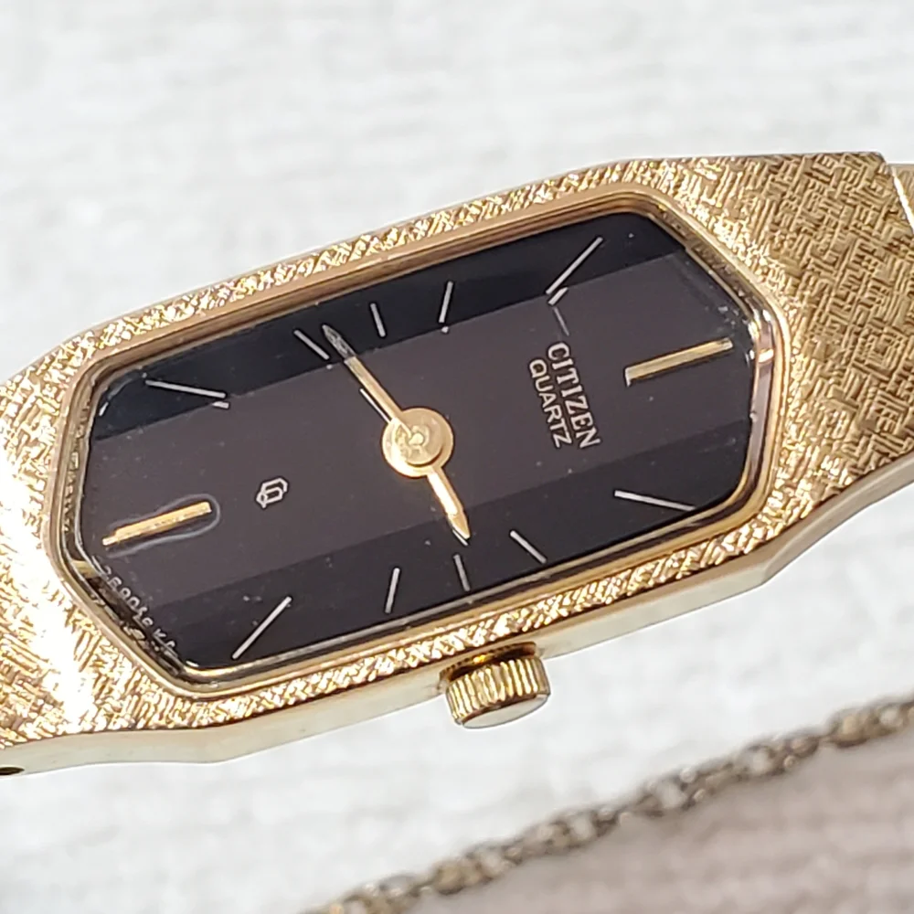 Vintage Citizen Women's Gold Plated Watch 7 Jewels Black Dial Hexagonal Crystal